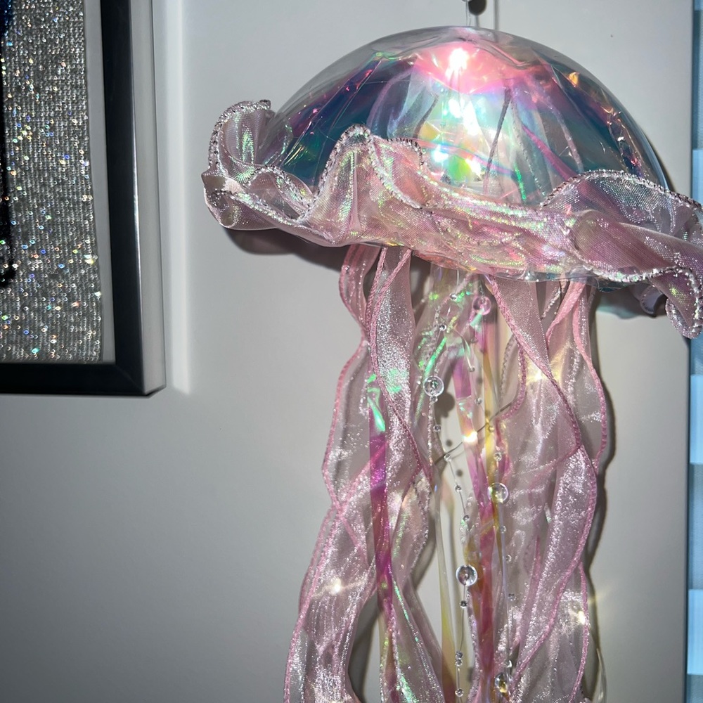Jellyfish light ๐ชผ๐ PURPLE light up holographic 3 modes clear beads hanging - Picture 6 of 13